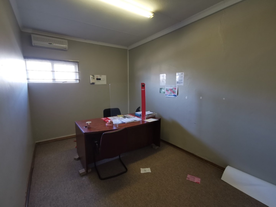 To Let  Bedroom Property for Rent in Wilkoppies North West